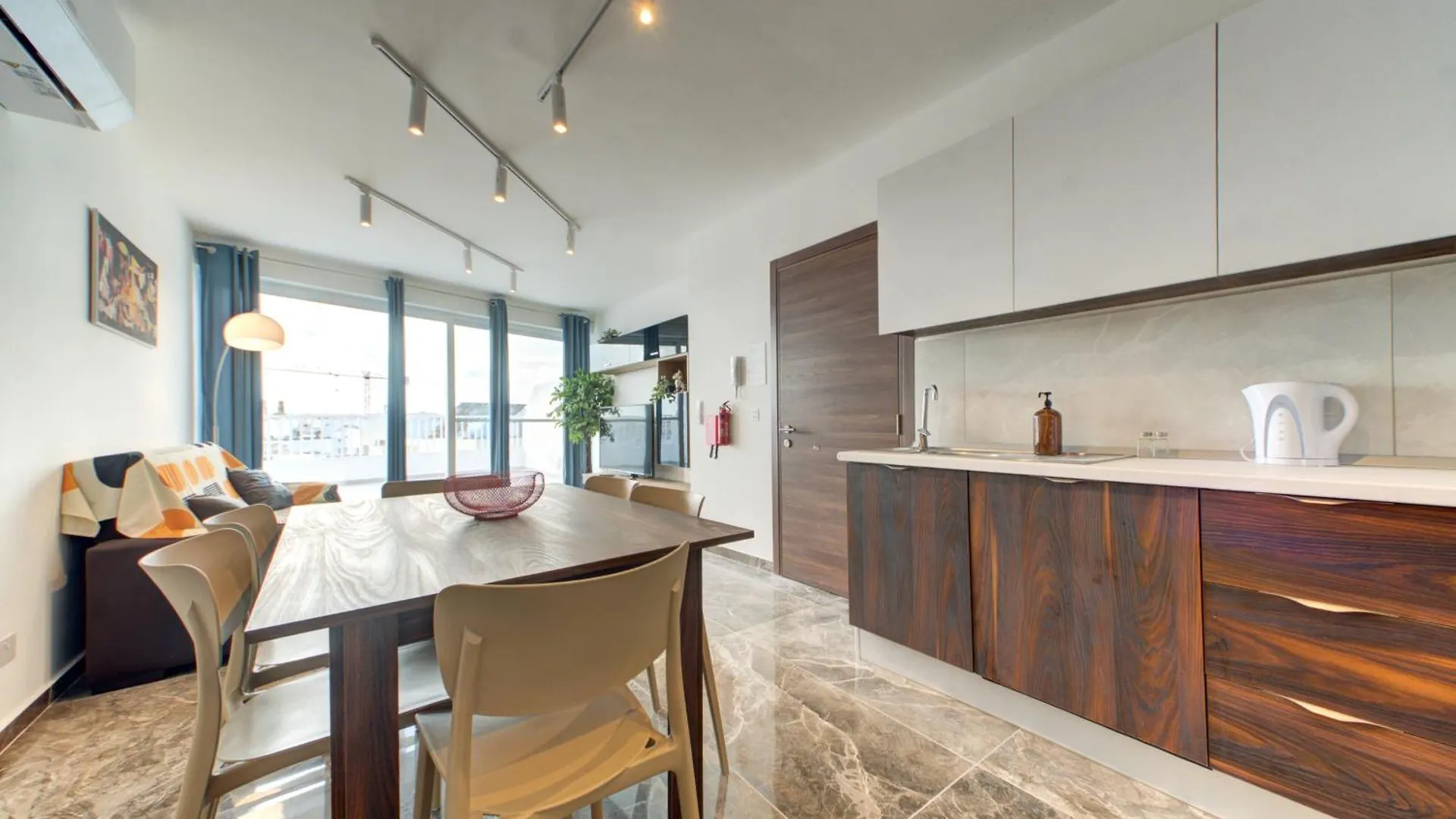 Modern 3Br Penthouse With Valletta Views & Terrace Tal Guardamangia Lägenhet